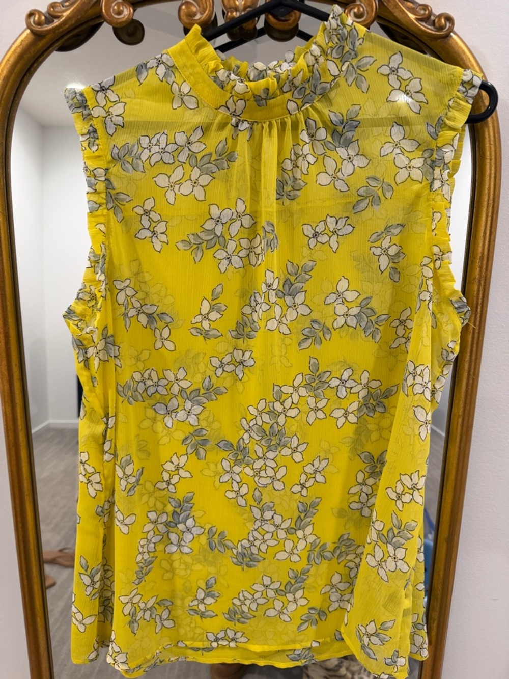 Sheer, WHO WHAT WEAR, Sleeveless Yellow Floral Ruffle Neck Top, XL